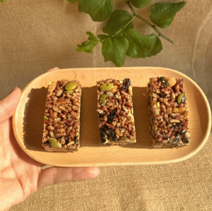 Barres de riz brun croustillantes et snacks soufflés - Céréales énergétiques nutritives avec des noix, riches en fibres, prêts à consommer, friandise sucrée - Product Image 3
