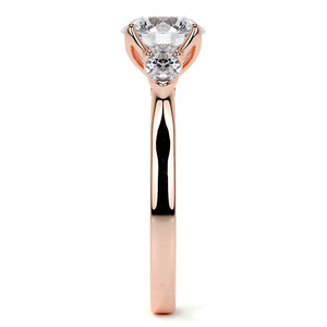 แหวนเพชรทรงลูกแพร์ 3 เม็ด ทองคำขาว 18k แท้ ดีไซน์สวยงาม ได้รับการรับรองจาก IGI เพชรเพาะเลี้ยงในห้องปฏิบัติการ เหมาะสำหรับเป็นแหวนหมั้นหรือแหวนครบรอบสำหรับผู้หญิง - Product Image 2