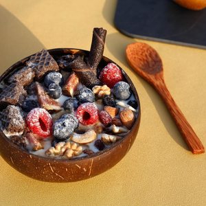 Tazón de Madera Natural Hecho a Mano para Servir Ensaladas Frescas, Frutas y Comidas Saludables con una Presentación Rústica y Elegante para la Cocina - Product Image 4