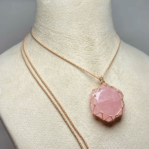 Collar al por mayor hecho a mano con cuarzo rosa y alambre, colgante de cobre con cristal, joyería de piedras preciosas curativas, ajustable para mujer - Product Image 3