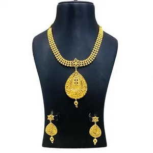 Conjunto de Collar y Pendientes Largos con Forma de Flor, Chapados en Oro, de Latón, para Bodas y Fiestas - Product Image 1