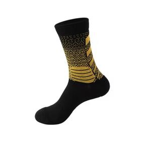 Chaussettes de sport pour hommes, motif uni, tricotées, respirantes, en Spandex/Nylon/Coton, été, noir, jaune, revers imprimé sérigraphié - Product Image 1