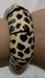 Bracelet en résine léger et durable pour femmes, bracelet coloré tendance avec un design élégant d'éléphant - Product Image 6