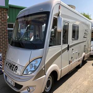 Camper van de lujo 4x4 listo para viajes fuera de la red con características avanzadas para acampar, kit de instalación de cocina y diseño espacioso de casa móvil. - Product Image 2