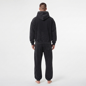 Conjunto Deportivo Negro para Hombre de Alta Calidad con Lavado Ácido, Sudadera de Manga Larga y Pantalón Casual, con Logotipo Frontal Bordado Personalizado - Product Image 4