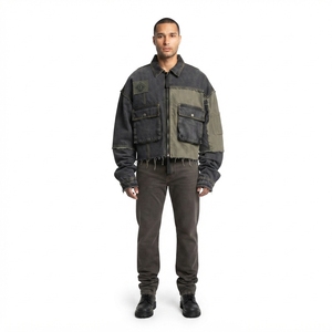Veste en jean patchwork pour homme, coupe ample, finition usée, poches cargo, style utilitaire, bordure brute, fermeture éclair, 100% coton - Product Image 1