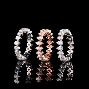 Anillo de Eternidad de Moissanita Personalizado en Plata de Ley 925, Corte Brillante Ovalado, para Hombre y Mujer - Product Image 4