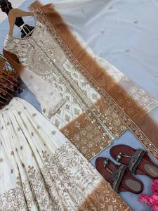 Magnífico Conjunto Premium de Top, Pantalón Plazzo y Dupatta con Bordado Star Georgette para Bodas y Diwali, Corte Ajustado, Ideal para Fiestas - Product Image 6