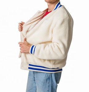 Veste universitaire d'hiver en tissu sherpa, sur mesure, pour femmes, style bomber, avec broderie, style old school, veste universitaire de baseball - Product Image 5