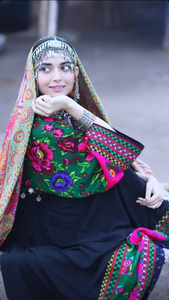Robes décontractées pour femmes de haute qualité, à manches longues, en mousseline de soie, brodées à la main avec des miroirs, style ethnique vintage afghan Kuchi - Product Image 4