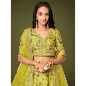 Lehenga choli ชุดผ้าไหมปักเลื่อมสีเขียวนีออนที่น่าสนใจ - Product Image 5