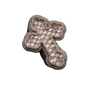 Anillo Cruzado Iced Hip Hop Baguette de Plata de Ley Bañada en Rodio con Diseño de Racimo, Anillo de Declaración que Pasa la Prueba del Diamante, Joyería de Regalo - Product Image 1