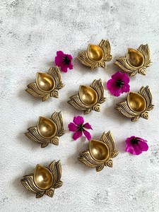 Ensemble de lampes à huile Diya, porte-lumière décoratif suspendu en laiton artisanal traditionnel pour Diwali, équipement de bureau, emballage en une seule pièce - Product Image 3