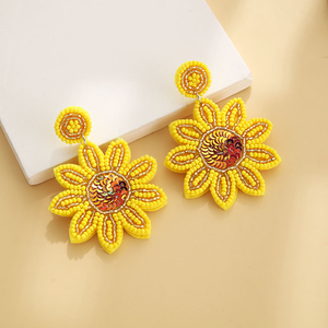 Boucles d'oreilles pendantes style bohème pour femme, avec perles de verre, motifs fleur, flamant rose, cactus et graines, design tendance par MULTI CRAFT - Product Image 4