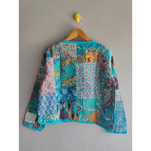 Veste réversible vintage en patchwork pour femme, cardigan en coton à fleurs, manteau d'hiver avec poches, cadeau pour elle - Product Image 6