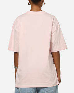 เสื้อยืดผู้หญิงผ้าฝ้ายสีชมพูทรงโอเวอร์ไซส์สำหรับฤดูร้อน ทรงหลวมไหล่ตก ระบายอากาศดี ขายส่งจำนวนมาก - Product Image 3
