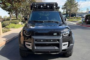 Nuevo Land Rover Defender 110 S TRAK Edition SE 2023 con volante a la izquierda y a la derecha - Product Image 5