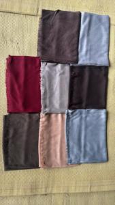 Écharpe en coton et lin unie, texture froissée neutre, bords effilochés, longue et douce pour femme, vente en gros, OEM ODM personnalisé - Product Image 4