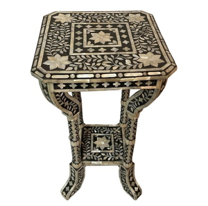 Mesa de centro cuadrada con incrustaciones florales, disponible a precios de mayorista, presenta una base negra y elaborados diseños de enredaderas para el hogar. - Product Image 6