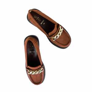 Pull Mocassin Marron Élégant pour Femme WN4362 - Product Image 1