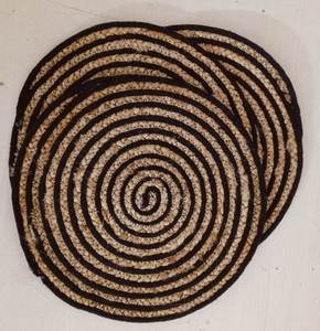Salvamanteles espiral redondo hecho a mano con fibra natural de yute y algodón, ideal para mesas de comedor ecológicas en el hogar y restaurantes. - Product Image 6