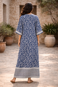 ชุดเดรสผ้าฝ้ายพิมพ์ลายบล็อกสีน้ำเงิน แต่งขอบลาย แขนสามส่วน มีกระเป๋าข้าง ชุดลำลองสำหรับผู้หญิง ชุดยาวใส่สบายสำหรับฤดูร้อน - Product Image 3