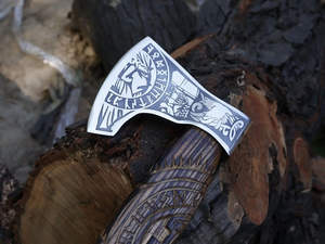 Hacha Tomahawk Artesanal de Acero Industrial con Alto Contenido de Carbono, Mango de Madera de Palisandro, Funda de Cuero, 1.5 kg, Multiusos, para Camping y Actividades al Aire Libre - Product Image 5