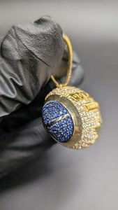 Pendentif Breloque Ballon de Rugby Personnalisable en Moissanite Plaqué Rhodium, Argent Sterling 925 Glacé, Bijou de Mode Style Sportif pour Hommes - Product Image 5