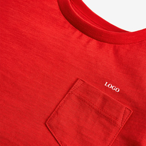 เสื้อยืดเด็กผู้ชาย แขนสั้น สีแดง ผ้าฝ้าย มีกระเป๋าหน้าอก พิมพ์ลายโลโก้ คอกลม สไตล์ลำลอง - Product Image 4