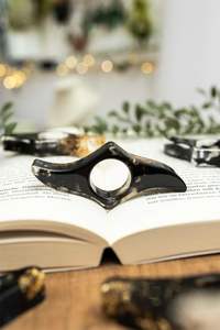 Support de page de livre en résine artisanale, lecteur de page confortable pour le pouce, support de page de livre de luxe en résine pour le pouce, lecture élégante à une main - Product Image 5