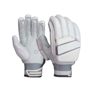 Gants de cricket de niveau professionnel conçus pour les joueurs de cricket professionnels avec une texture de préhension avancée et une grande flexibilité. - Product Image 3