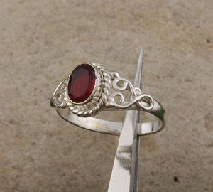 Bague solitaire classique bohème délicate en argent sterling 925 sertie de turquoise taille brillant, faite à la main, certifiée Jaipur Party - Product Image 2