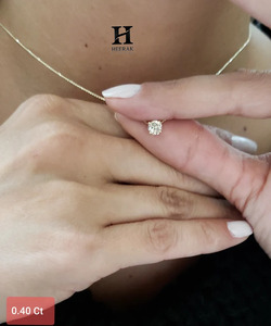 Collier pendentif solitaire en diamant certifié IGI en or 14 carats |   Pendentif flottant en diamant de laboratoire taille brillant rond pour femme |   W - Product Image 1