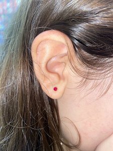Boucles d'oreilles clous en rubis taille ronde, or massif 14 carats serti à griffes, pour femme, bijoux de luxe, pierre de naissance de juillet - Product Image 4