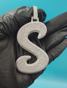 จี้เพชรโมอิสซาไนต์แบบกำหนดเอง ชุบเงินแท้ 925 สไตล์ฮิปฮอป จี้ตัวอักษรชื่อ จี้ตัวอักษรย่อ ผ่านการทดสอบเพชร - Product Image 3