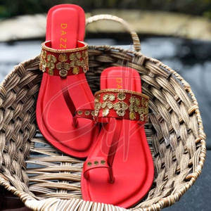 Chappals Kolhapuri pour femmes de qualité supérieure, durables, imperméables, fabriqués par des artisans professionnels, en cuir véritable, légers - Product Image 3