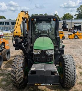 Tondeuse à fléaux montée sur tracteur avec bras télescopique et tête de coupe à fléaux de 1,2 m, portée 22 pieds - Product Image 1