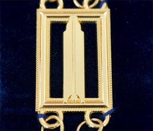 Collar Masónico de Primera Calidad 2024, Diseño Premium, Cadena Azul con Forro de Terciopelo Azul, Cadena Plateada - Product Image 4
