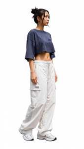 Ensemble de survêtement deux pièces ample pour femme, haut court bleu marine et pantalon cargo beige à taille élastique pleine longueur - Product Image 3