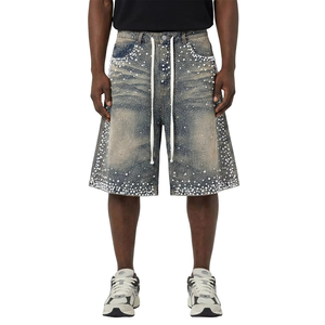 Shorts en jean pour homme, délavé moyen, ornements de perles de cristal, effet vintage délavé, coupe ample oversize, style streetwear, style Rainstorm - Product Image 1