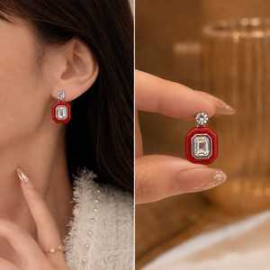 ต่างหูคริสตัลเคลือบสีทองสำหรับผู้หญิง – เครื่องประดับแฟชั่นทรงเรขาคณิต เครื่องประดับแฟชั่นเกาหลี - Product Image 2