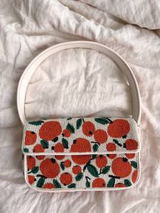 Sac à bandoulière en toile jaune à motif floral marguerite et perles de verre, sac à main à rabat pour femme, idéal pour les vacances d'été et les soirées - Product Image 5