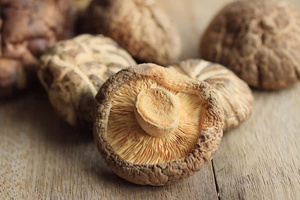 เห็ดชิตาเกะแห้งคุณภาพสูงจากเวียดนาม - หัวหนา 3-5 ซม. เห็ดดำพรีเมียมสำหรับขายส่ง - Product Image 5