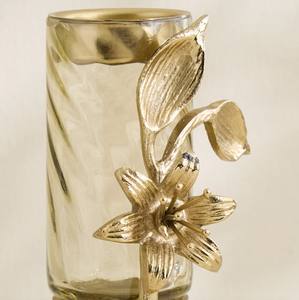 Portavelas Decorativo de Latón Dorado con Diseño Floral, Hecho a Mano, Ecológico, para Decoración del Hogar, Mesa, Pascua, Navidad - Product Image 4