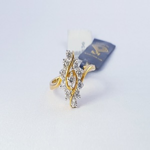 Bague légère en or 14 carats pour femme, bijou élégant en or jaune, idéal pour mariage, mode féminine, cadeau tendance - Product Image 1