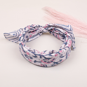 Pañuelo de Algodón 100% Estampado a Mano, Ecológico, con Tinte Natural, Personalizable, Premium, con Diseño Floral, Accesorio para la Cabeza - Product Image 1