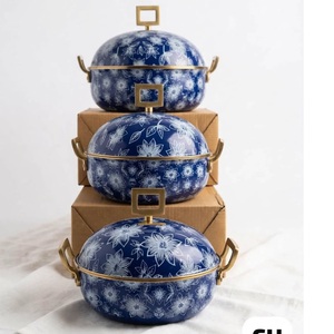 Ensemble de plats de service isothermes de luxe en émail imprimé avec couvercle et poignée dorée pour la maison - Product Image 1