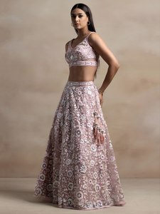 Robe de demoiselle d'honneur longue rose brodée florale, style A-line, dos nu, Lehenga Choli, tenue de mariage traditionnelle pour femme - Product Image 1