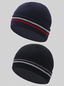 Bonnet en tricot bleu marine unisexe avec rayures rouges et blanches, bonnet d'hiver décontracté pour adultes 56-58 cm, en acrylique - Product Image 5