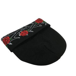 Gorro de Invierno Personalizado al por Mayor, Tejido Jacquard, con Pedrería, Estampado Gráfico, Sublimación y Bordado - Product Image 2